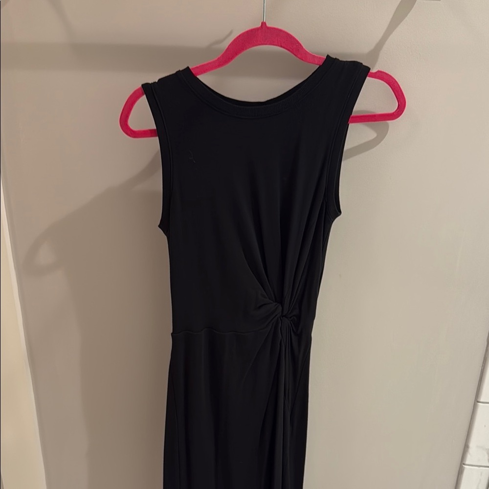 Lou & Grey Black Sheath Midi Dress Crew Neck Sleeveless